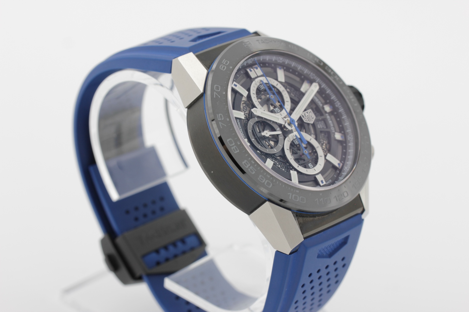 TAG Heuer Carrera Calibre HEUER 01 ref. CAR2A1T.FT6052 — three-quarter view