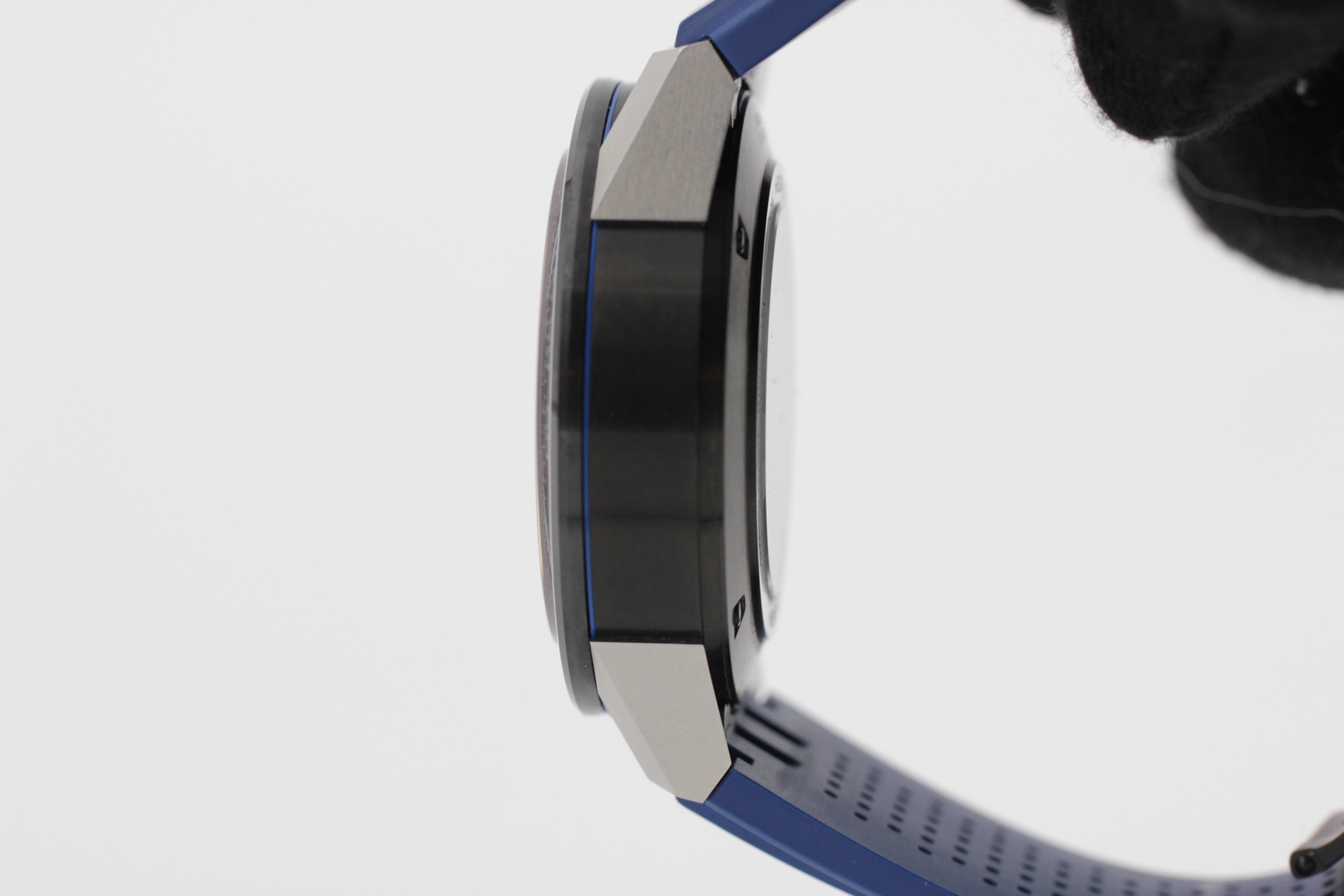 TAG Heuer Carrera Calibre HEUER 01 ref. CAR2A1T.FT6052 — case-side view