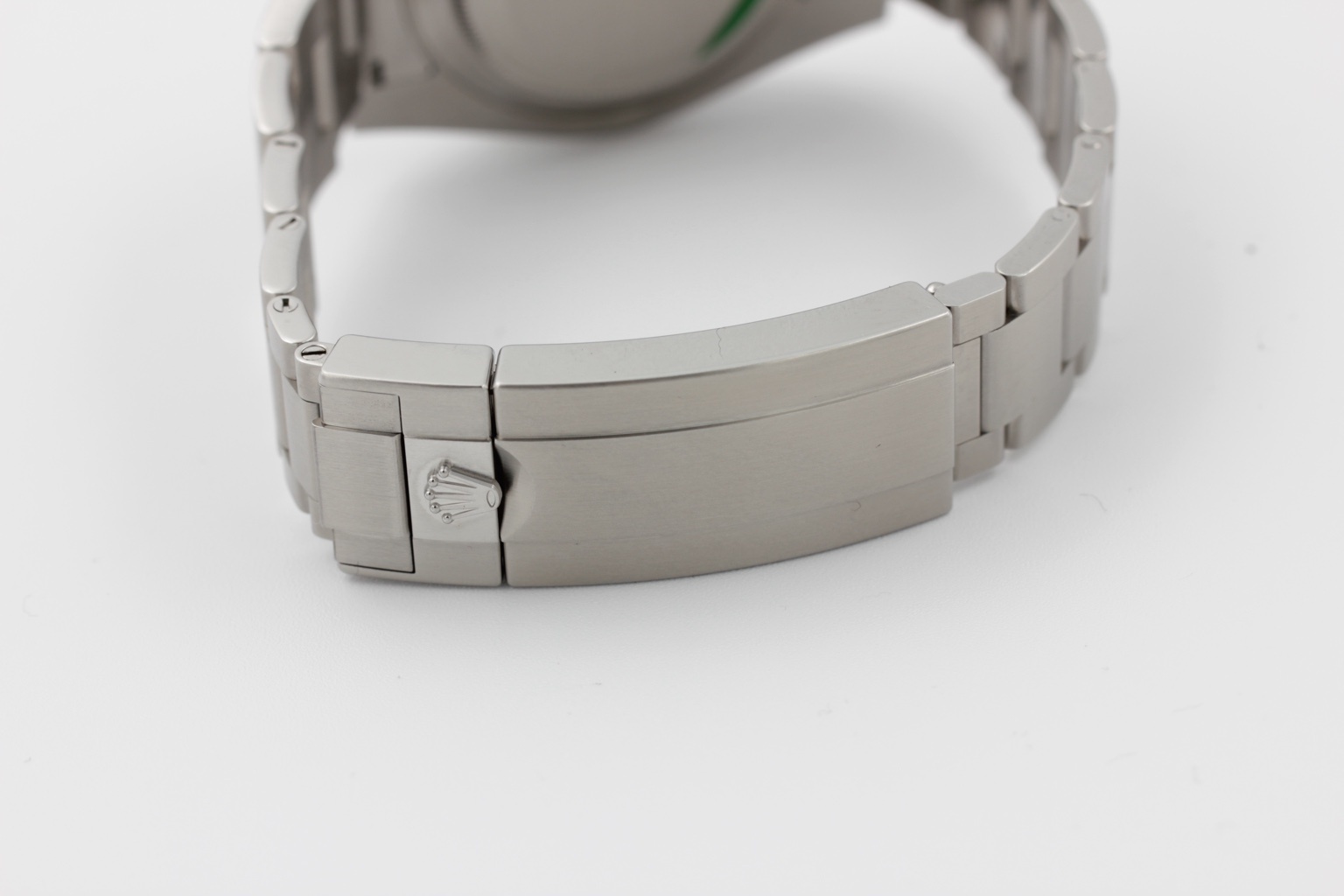 Rolex Submariner Date “Hulk” ref. 116610LV — clasp view