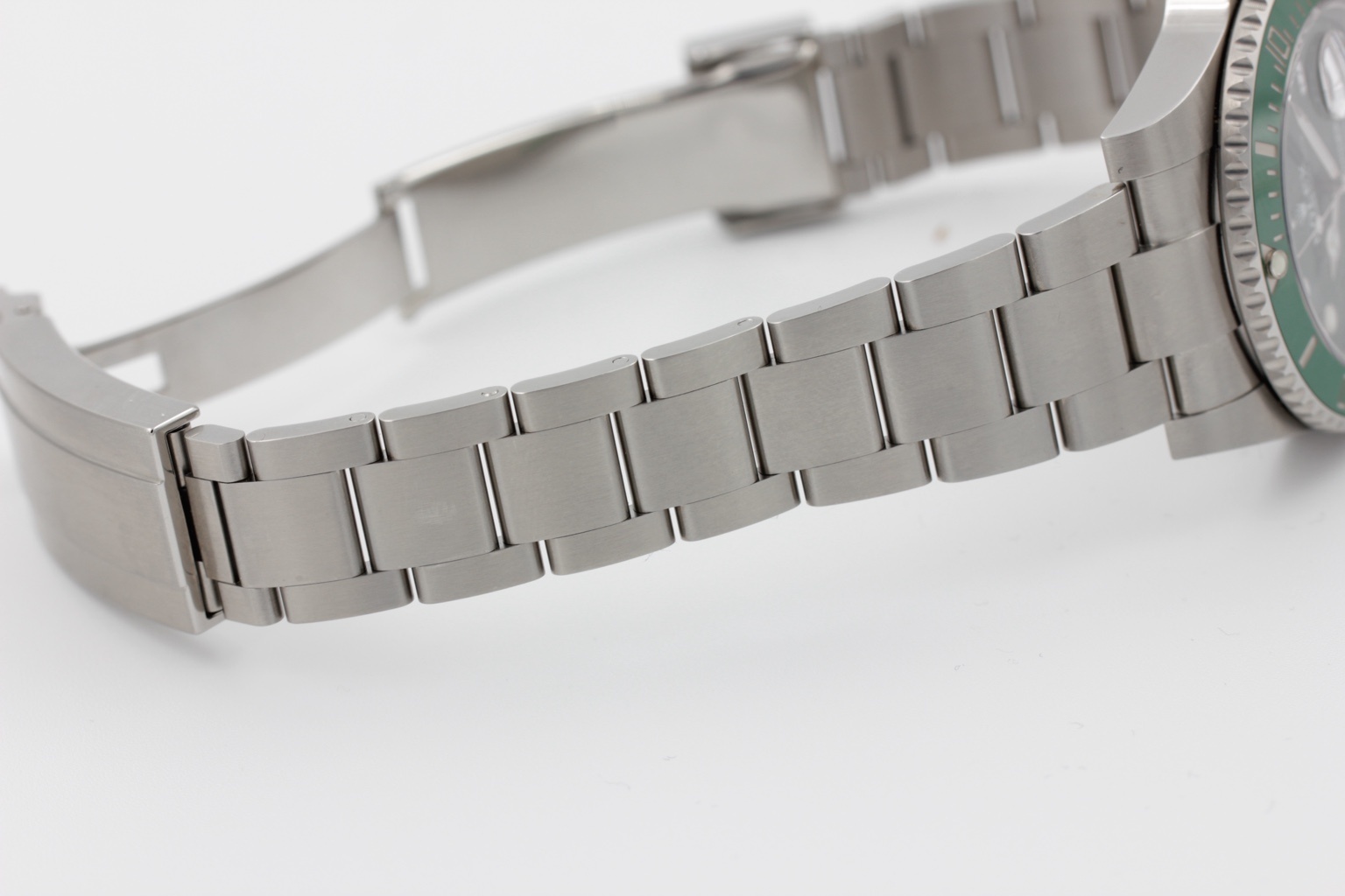 Rolex Submariner Date “Hulk” ref. 116610LV — bracelet view