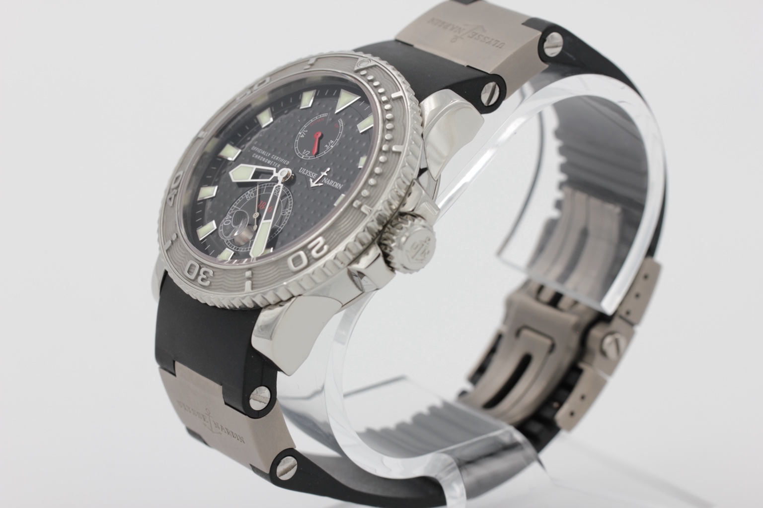 Ulysse Nardin Maxi Marine Diver ref. 263-33/92 — crown-side view