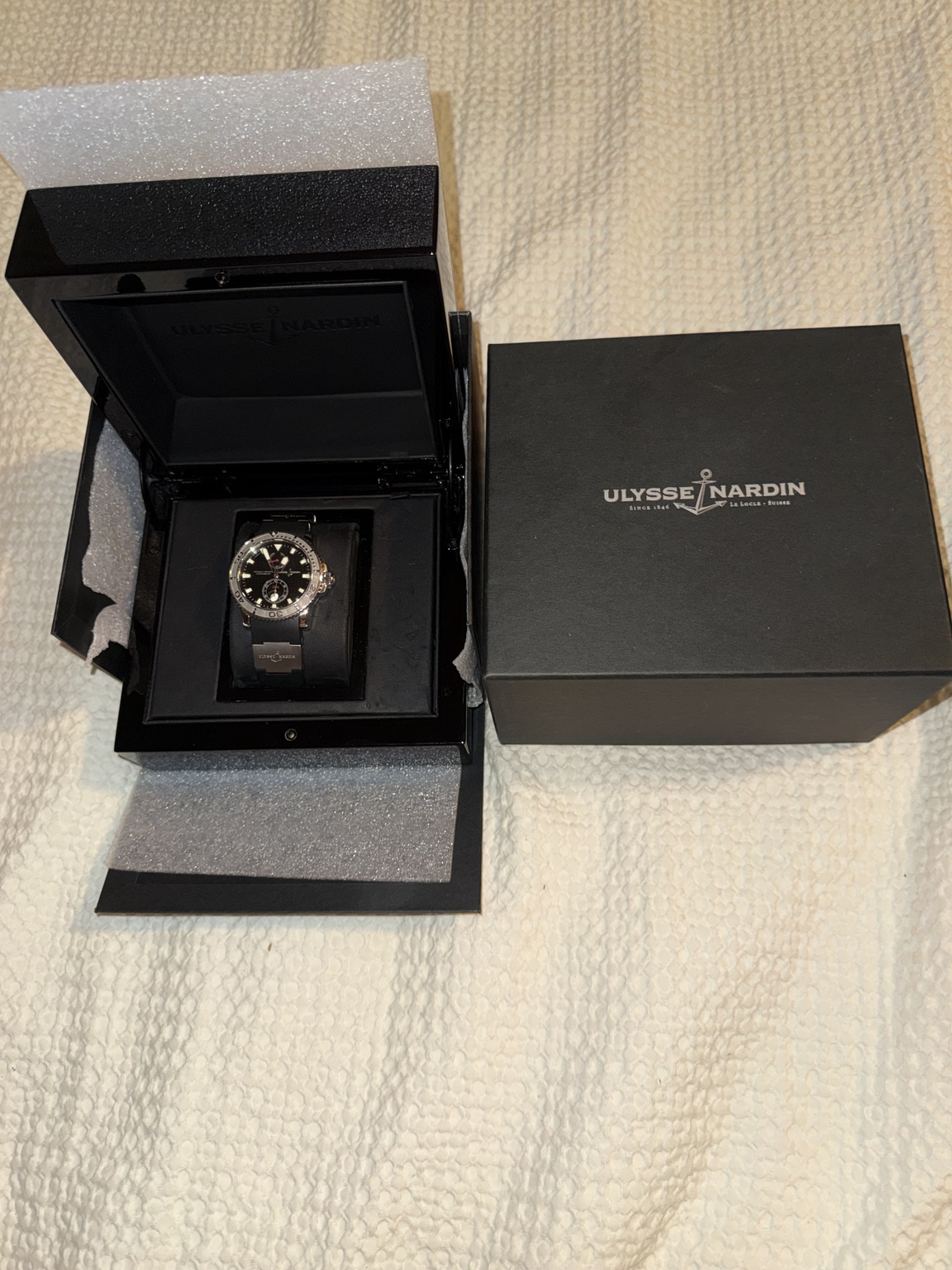 Ulysse Nardin Maxi Marine Diver ref. 263-33/92 — actual watch photograph